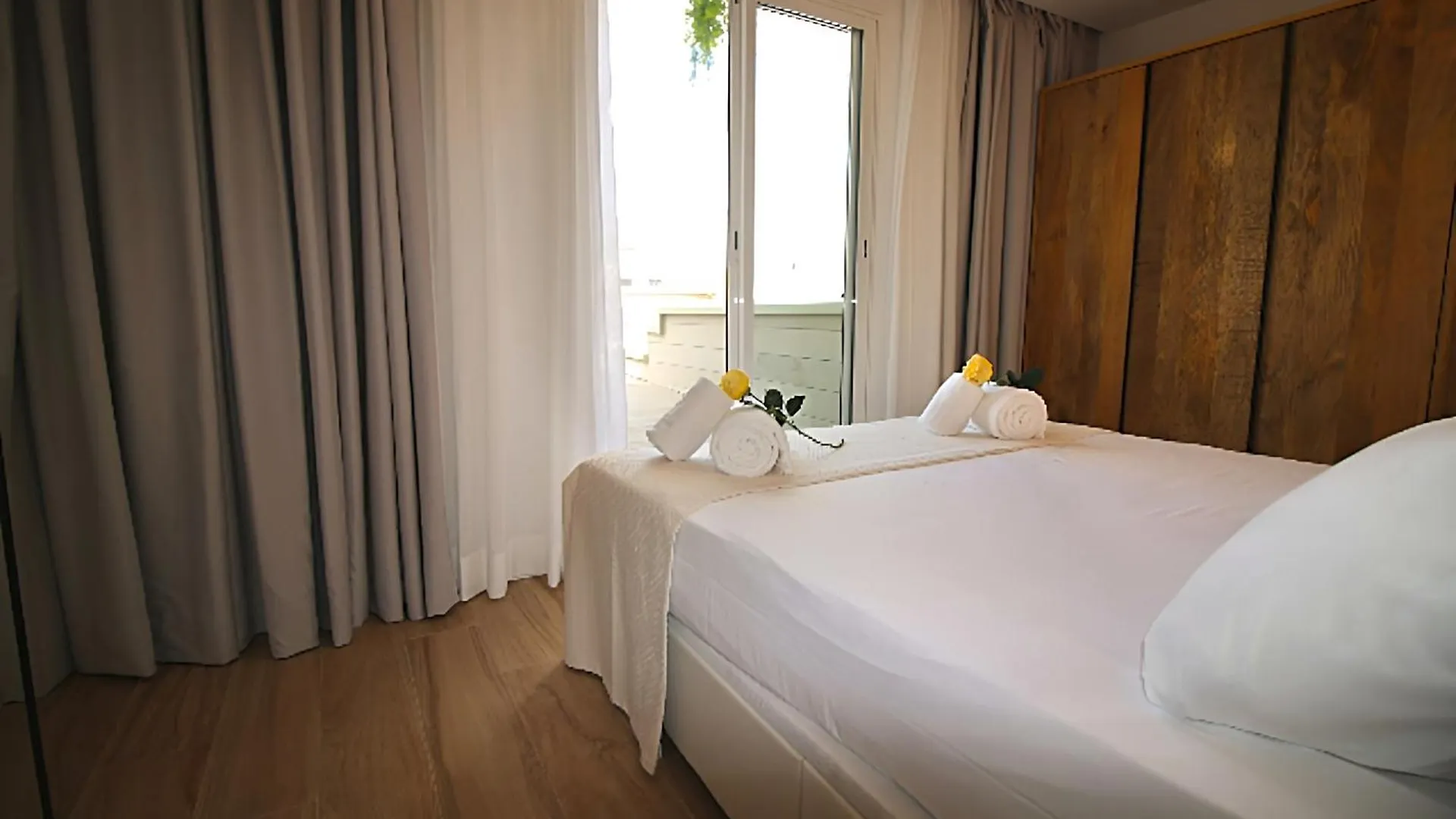 Our Penthouse With Jacuzzi Close To Paseo De Gracia Barcelona 0*,