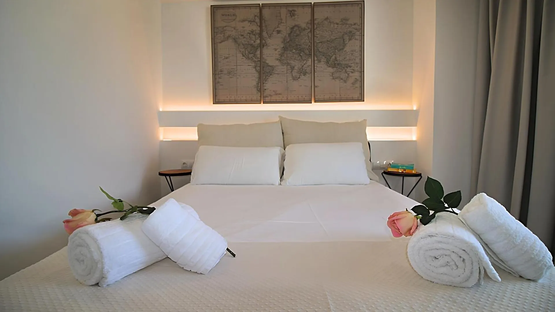 Lejlighed Our Penthouse With Jacuzzi Close To Paseo De Gracia Barcelona Spanien