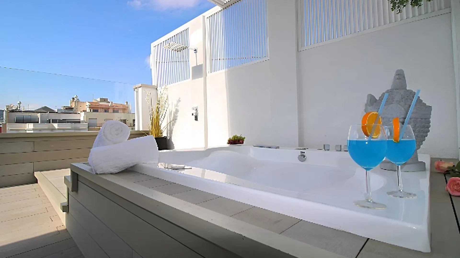 Apartment Our Penthouse With Jacuzzi Close To Paseo De Gracia Barcelona