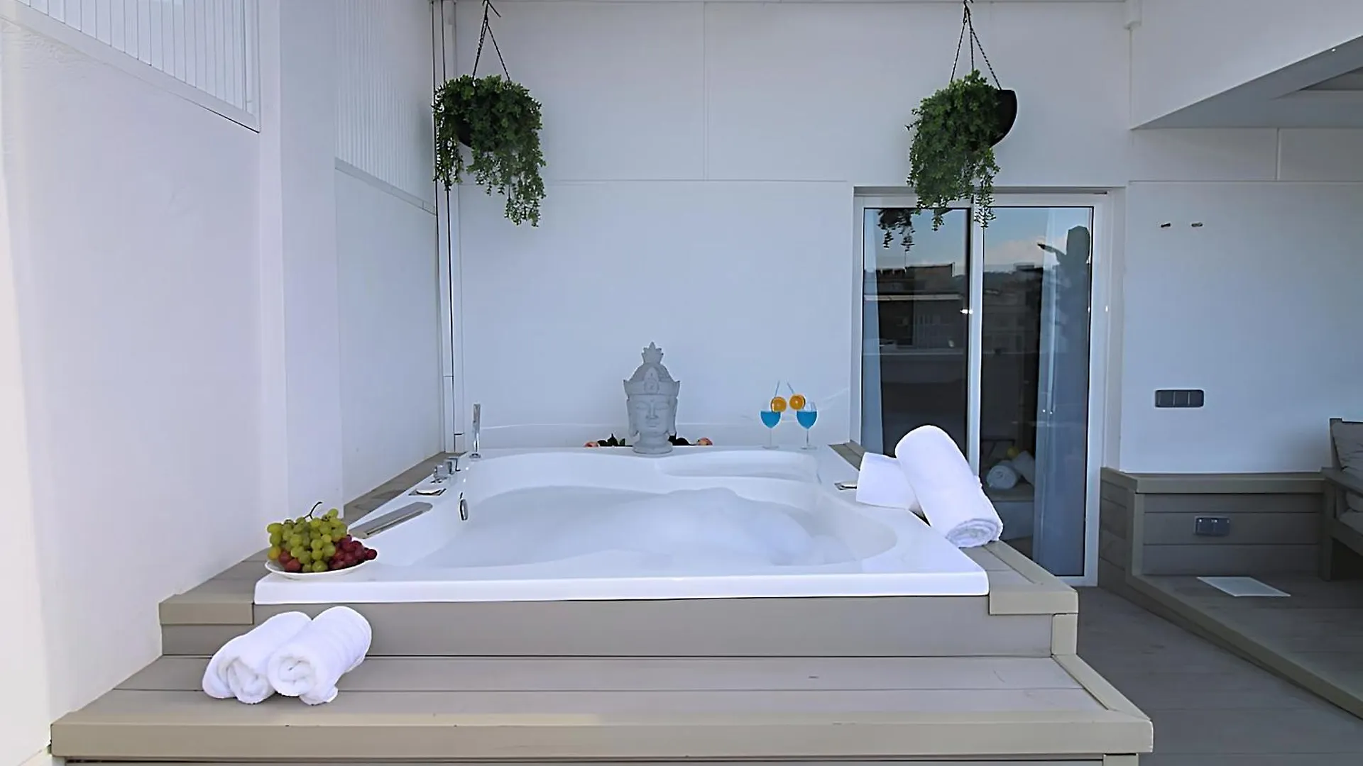Our Penthouse With Jacuzzi Close To Paseo De Gracia location