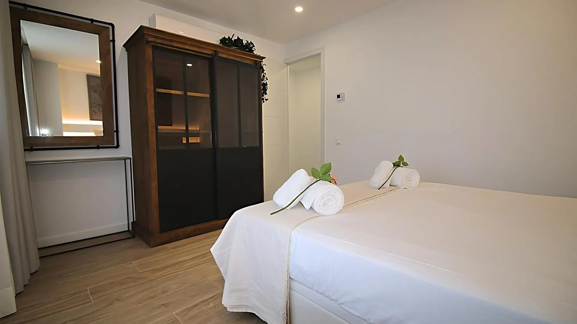Apartment Our Penthouse With Jacuzzi Close To Paseo De Gracia Barcelona
