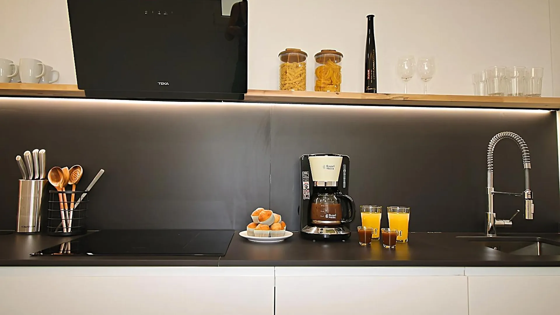 Apartment Our Penthouse With Jacuzzi Close To Paseo De Gracia Barcelona