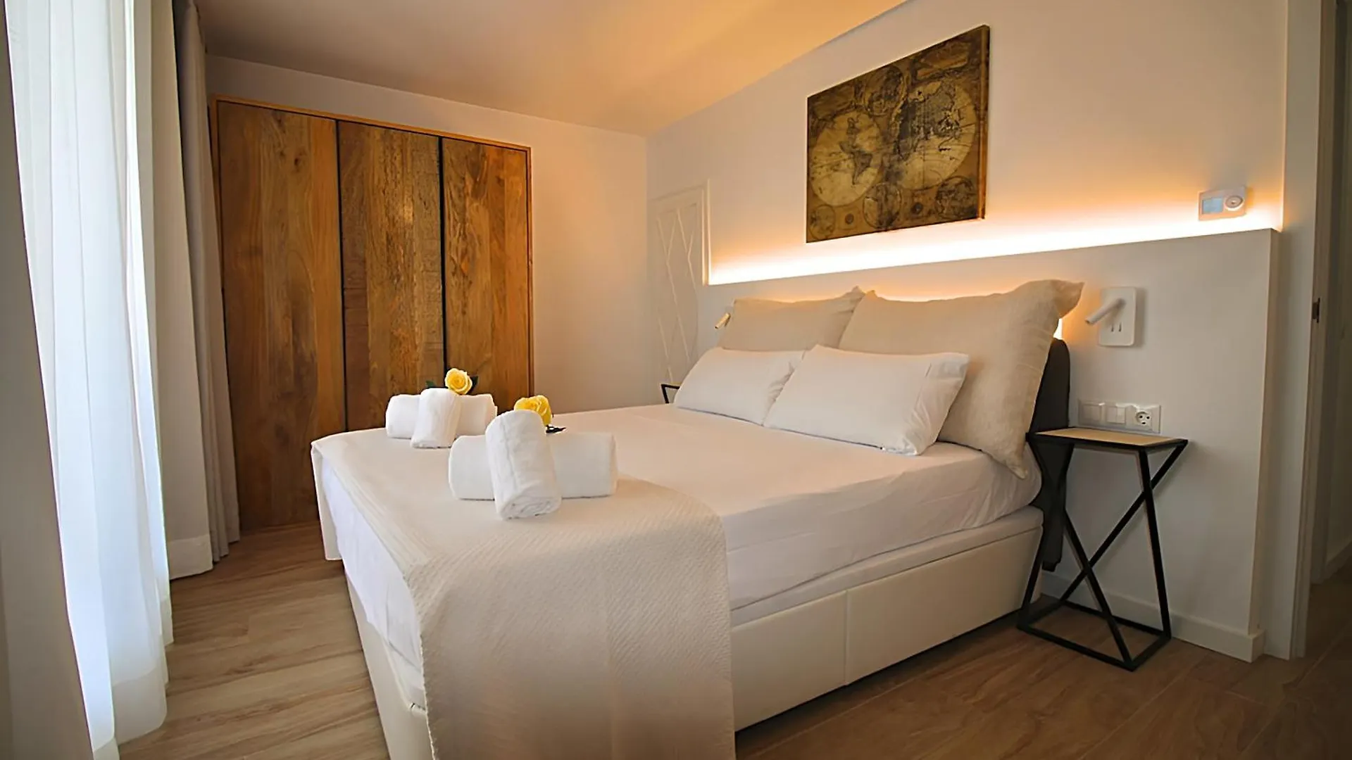 Our Penthouse With Jacuzzi Close To Paseo De Gracia Barcelona Spain