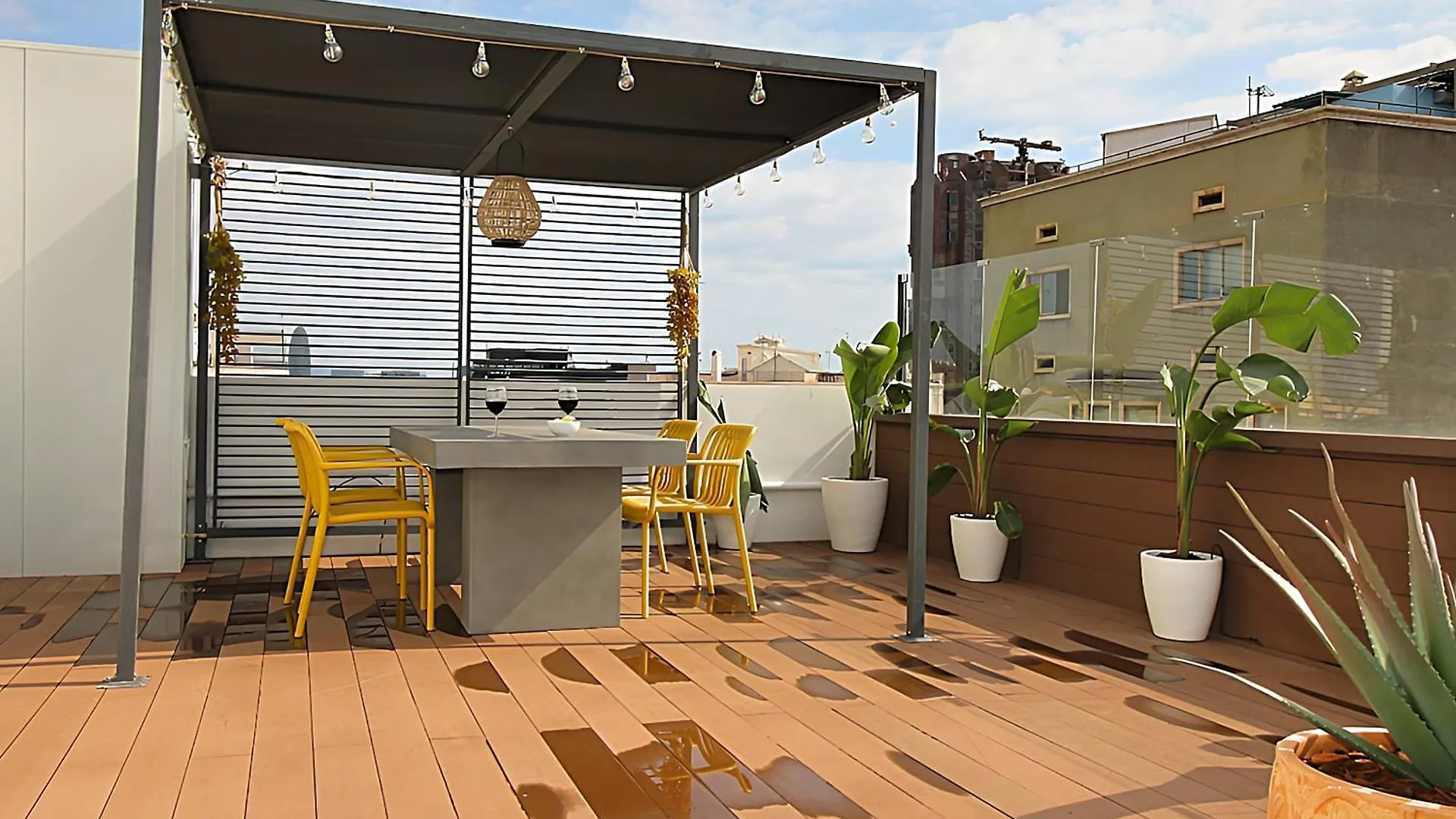 Apartment Our Penthouse With Jacuzzi Close To Paseo De Gracia Barcelona