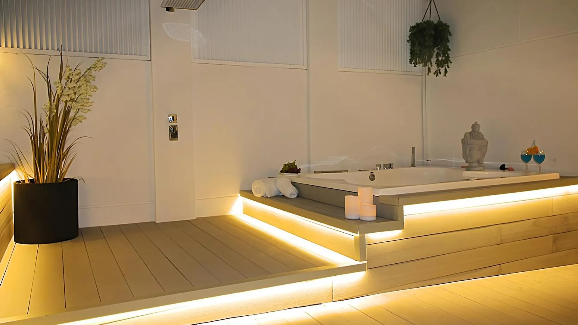 Apartment Our Penthouse With Jacuzzi Close To Paseo De Gracia Barcelona Spain