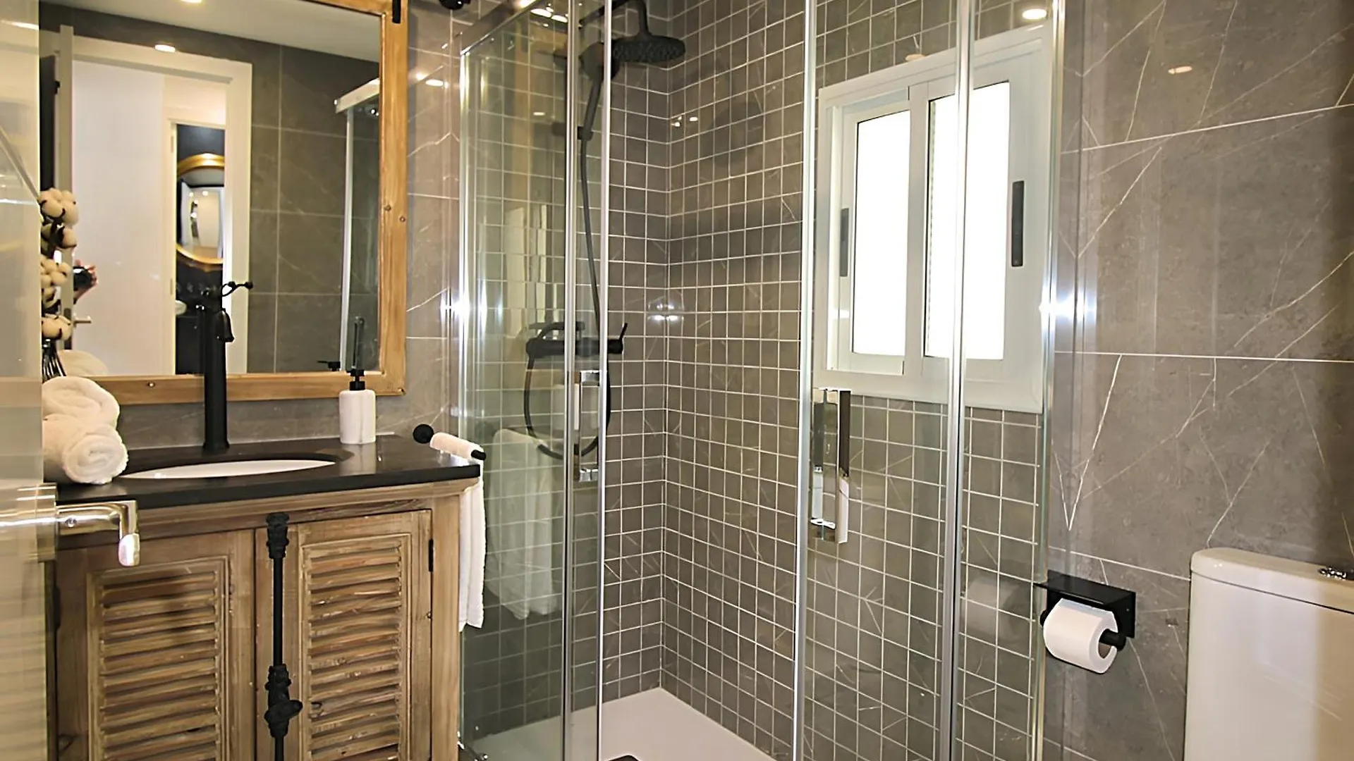 Our Penthouse With Jacuzzi Close To Paseo De Gracia Barcelona 0*,  Spain
